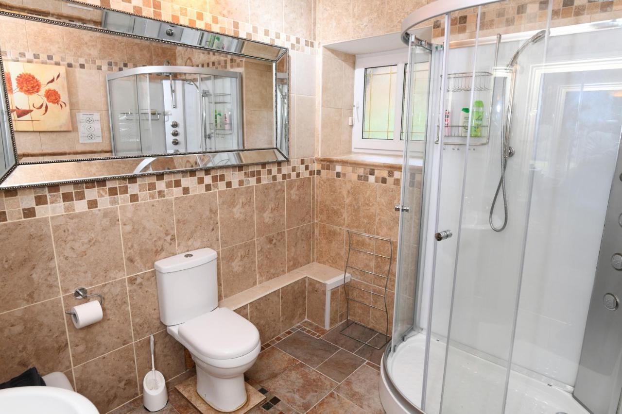 Luxury Suite In Quiet Countryside Location Swansea Exterior photo
