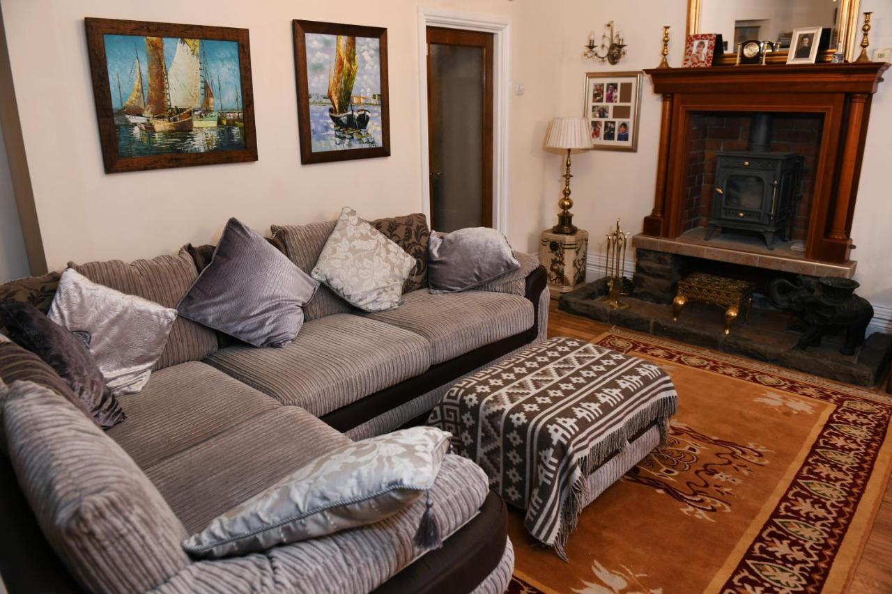 Luxury Suite In Quiet Countryside Location Swansea Exterior photo